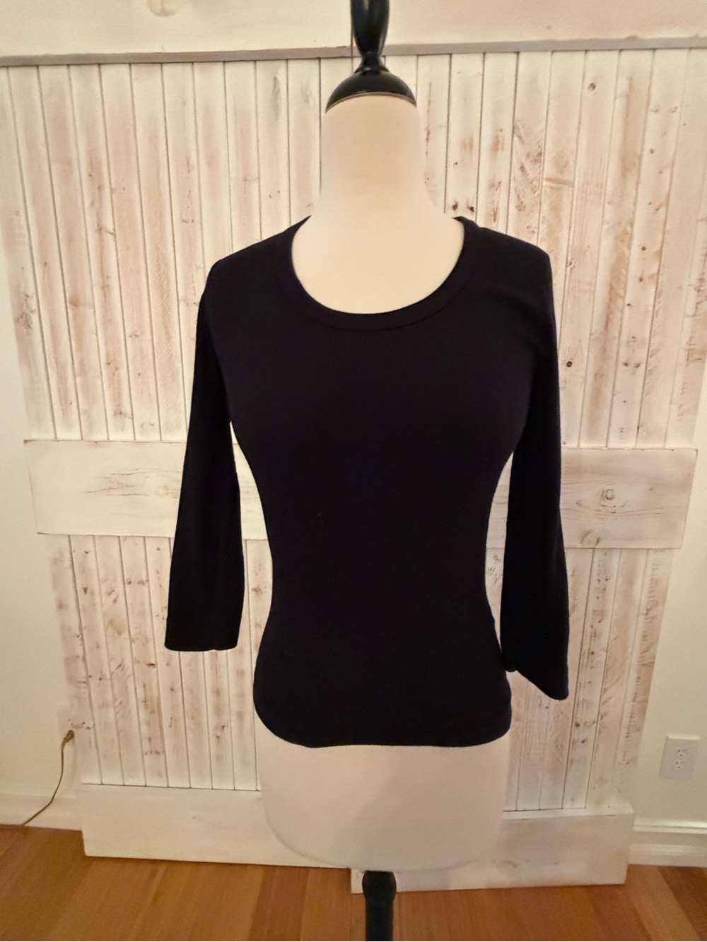 Three dots Classic Black Women's Scoop Neck Top